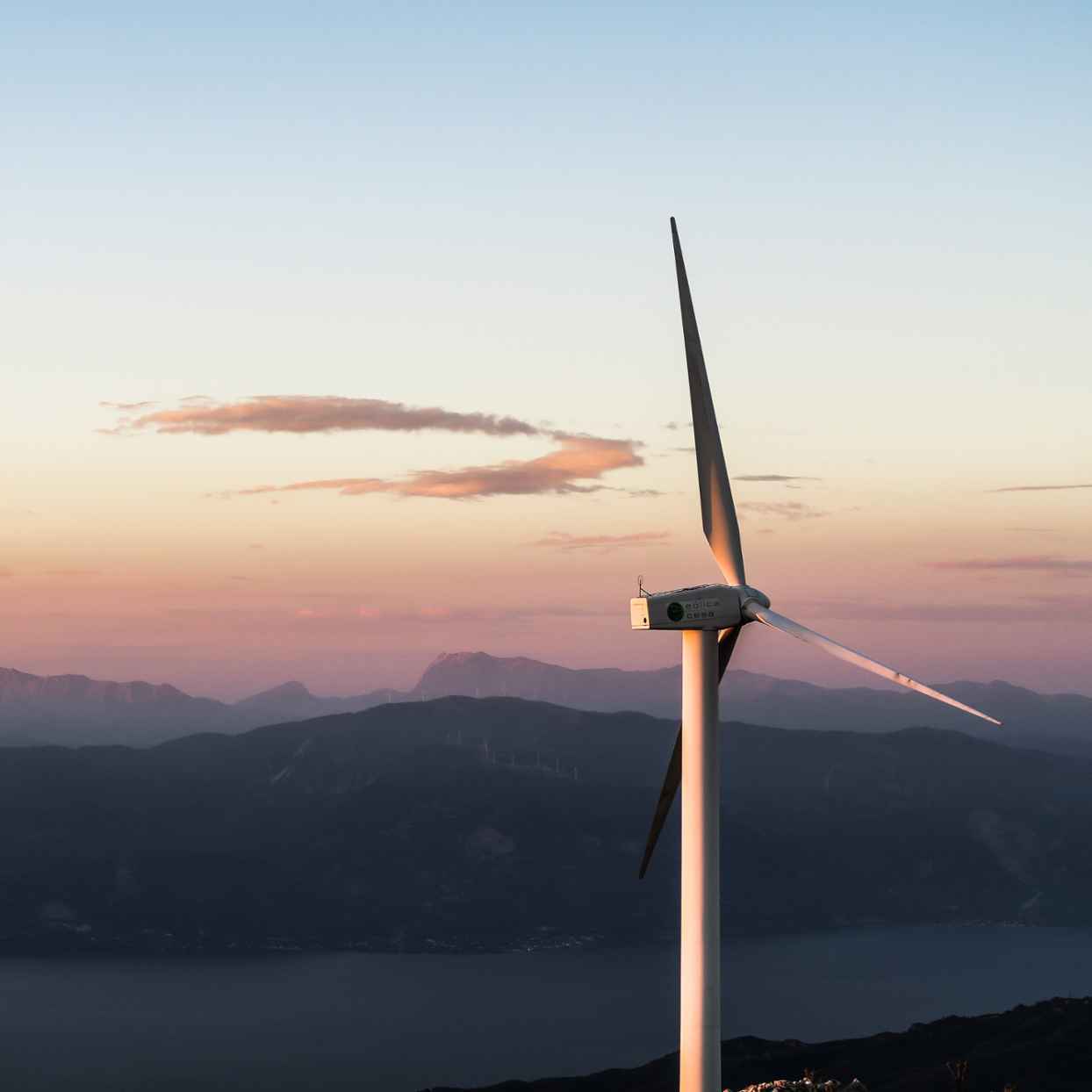 How can renewables tackle the energy crisis?